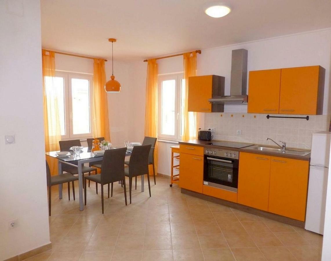 Apartments Kvesic Šilo Екстериор снимка