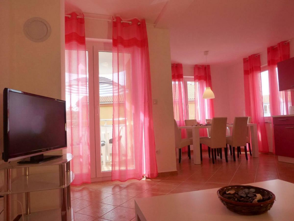 Apartments Kvesic Šilo Екстериор снимка