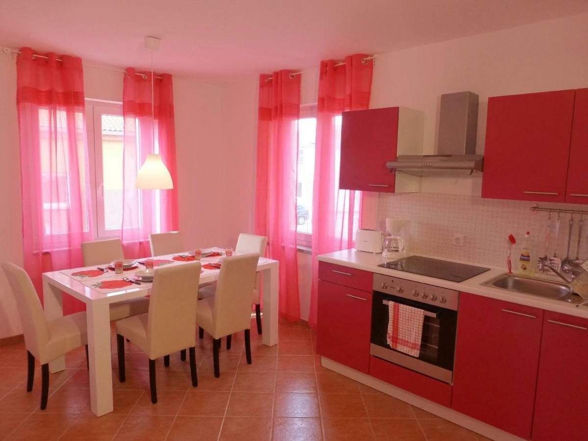 Apartments Kvesic Šilo Екстериор снимка