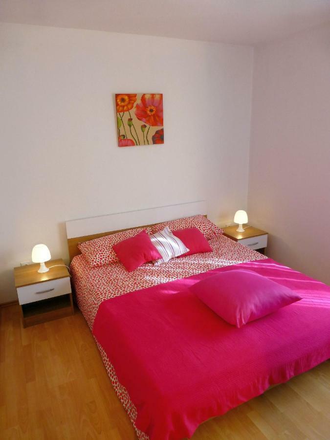 Apartments Kvesic Šilo Екстериор снимка