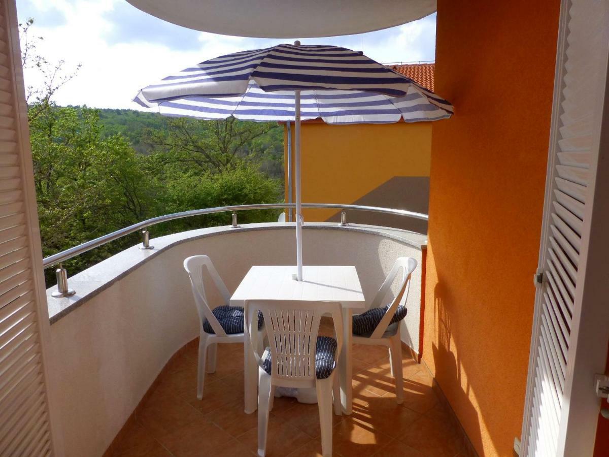 Apartments Kvesic Šilo Екстериор снимка