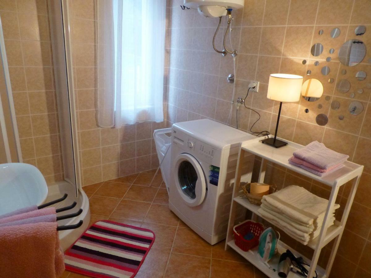 Apartments Kvesic Šilo Екстериор снимка