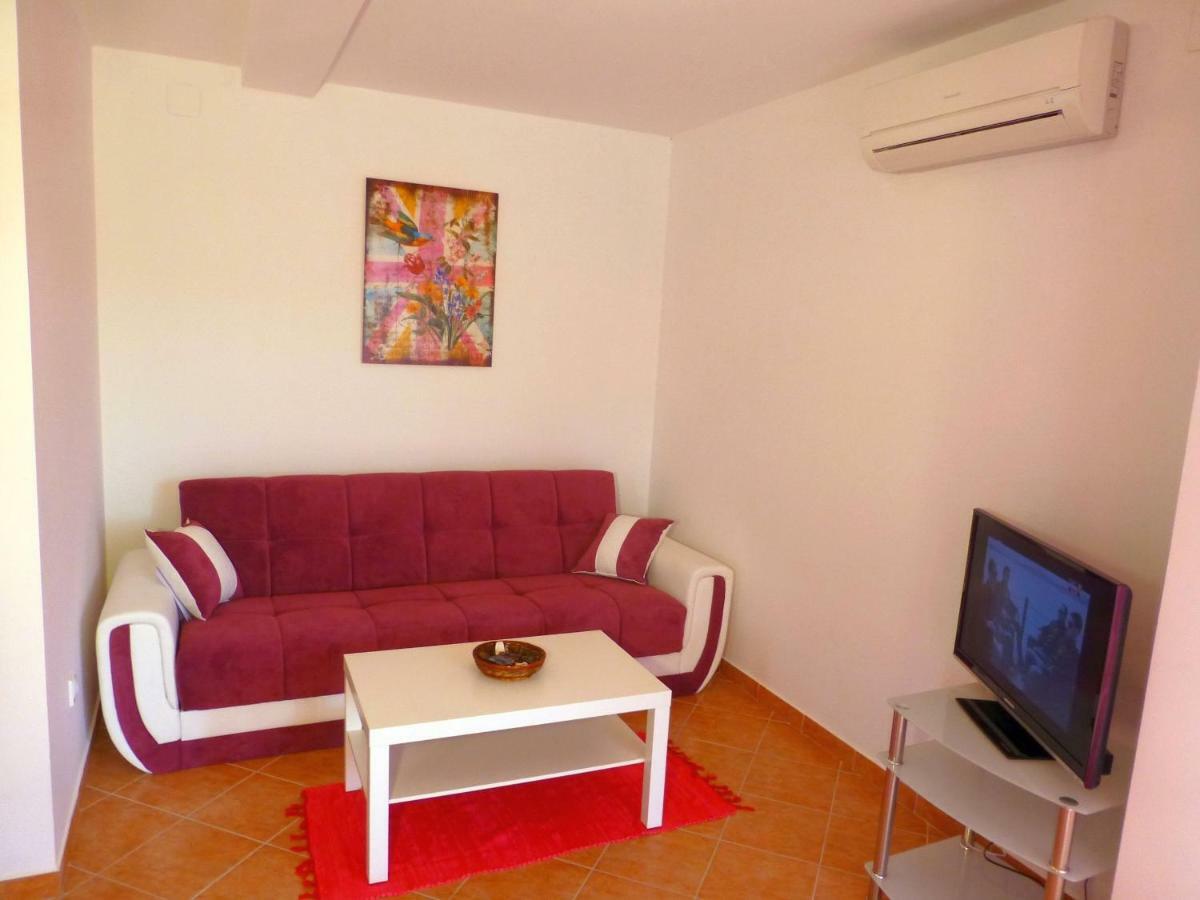 Apartments Kvesic Šilo Екстериор снимка