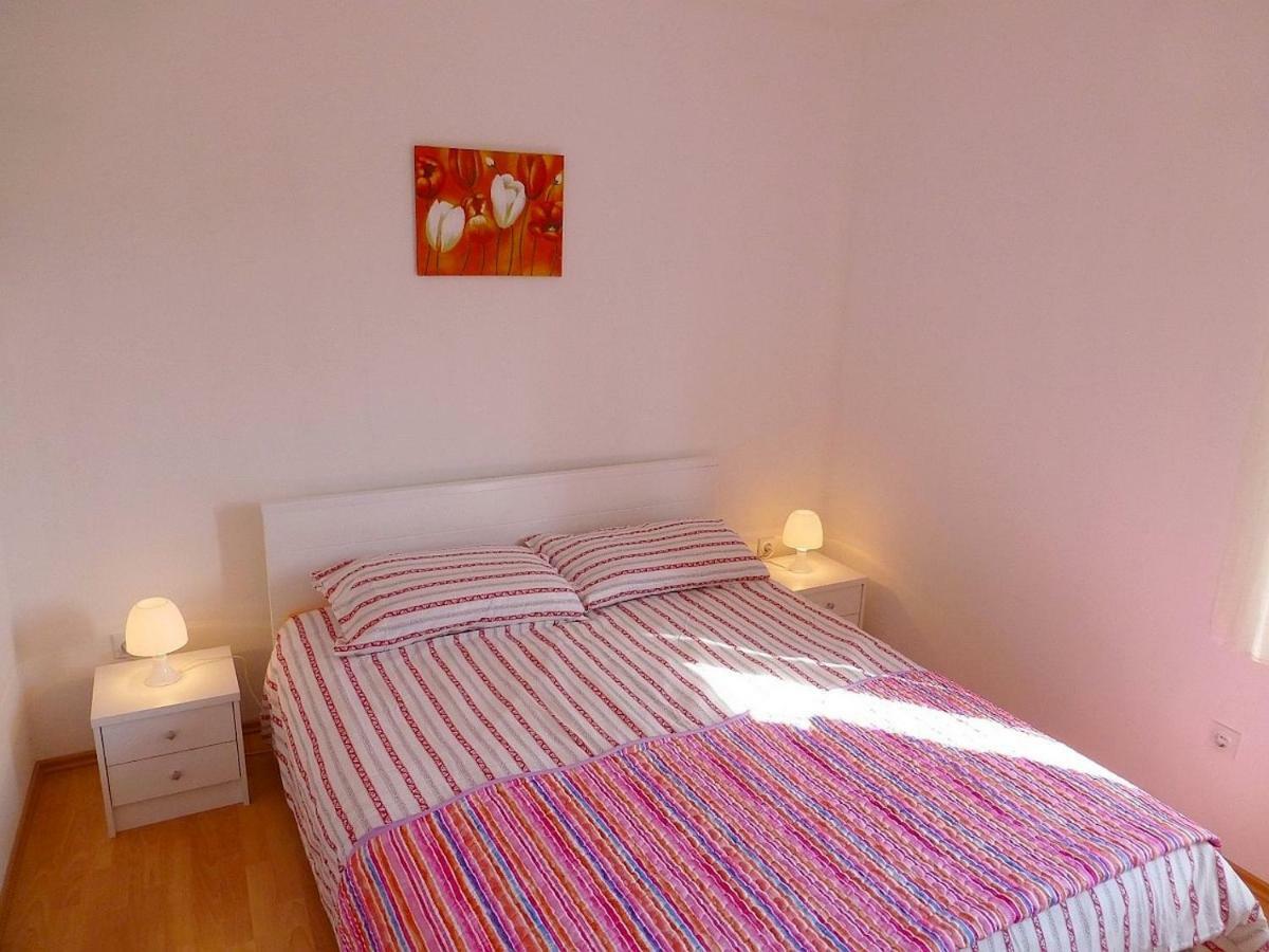 Apartments Kvesic Šilo Екстериор снимка