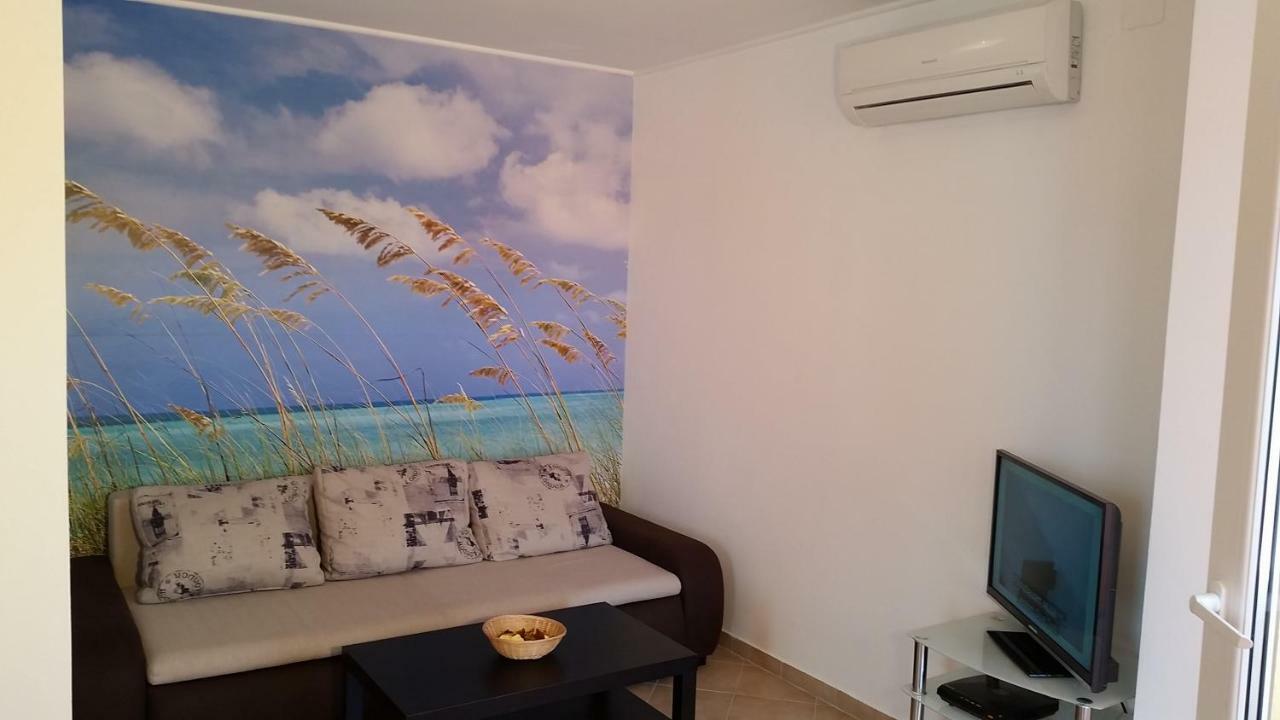 Apartments Kvesic Šilo Екстериор снимка