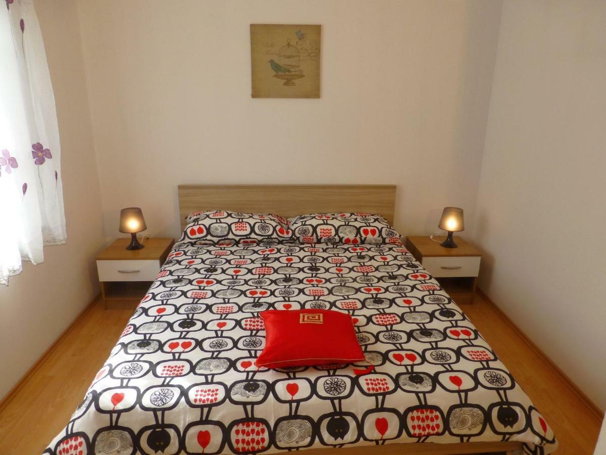Apartments Kvesic Šilo Екстериор снимка